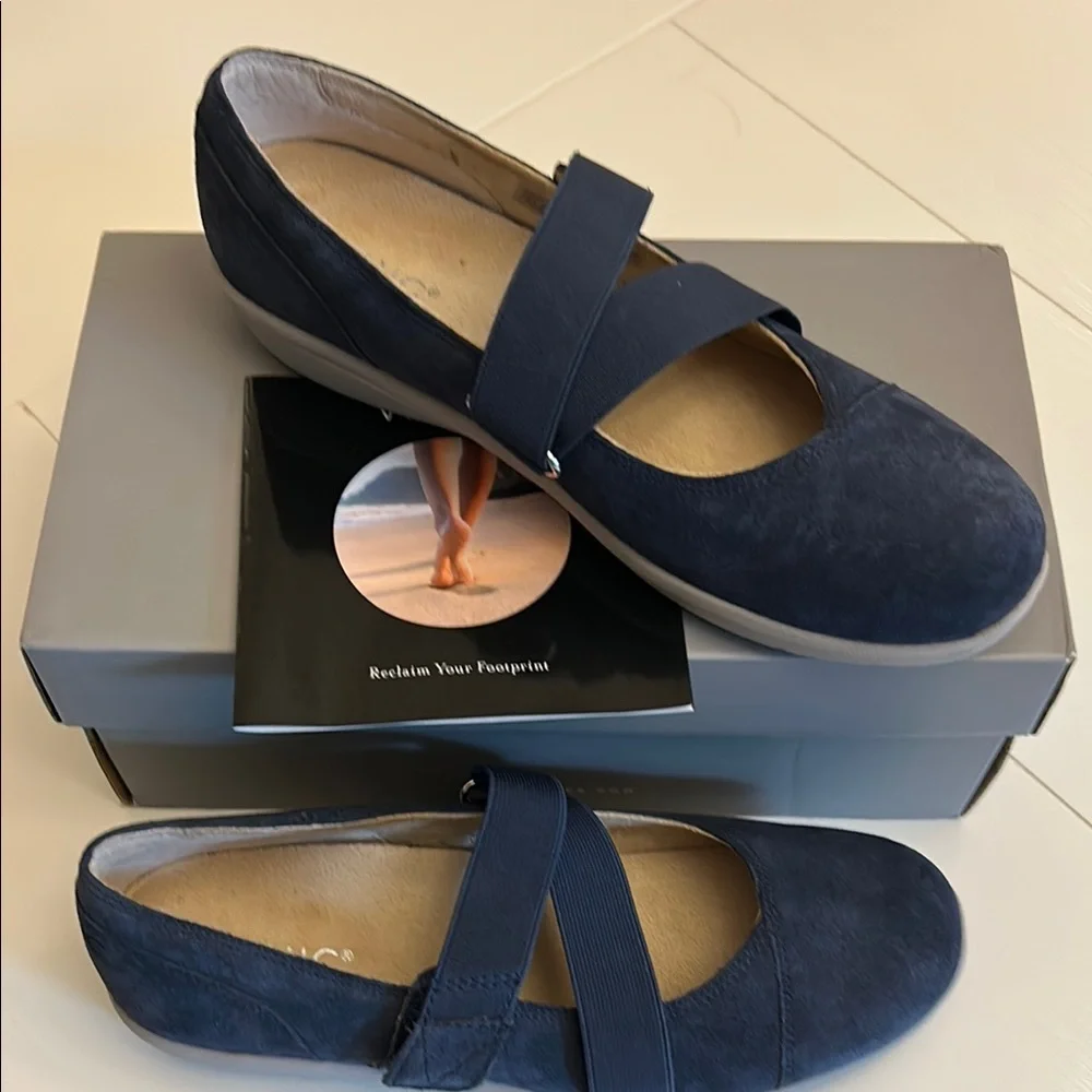 Vionic Blue suede Shelby Maryjane loafer elastic strap slip on - Picture 3 of 7